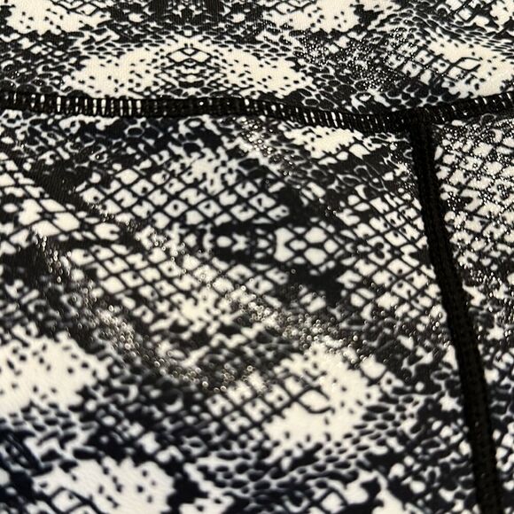 Zyia metallic snakeskin cobra light & tight 6-8 black white leggings activewear - Picture 4 of 8
